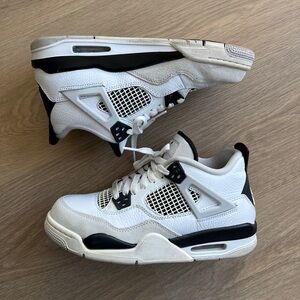Jordan 4 Retro Military Black (GS) Size US 7 Y